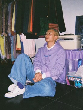 「OBEY（オベイ）のアイテム（トップス）」を使った、秦然さん（メンズ・175cm）の春コーディネート