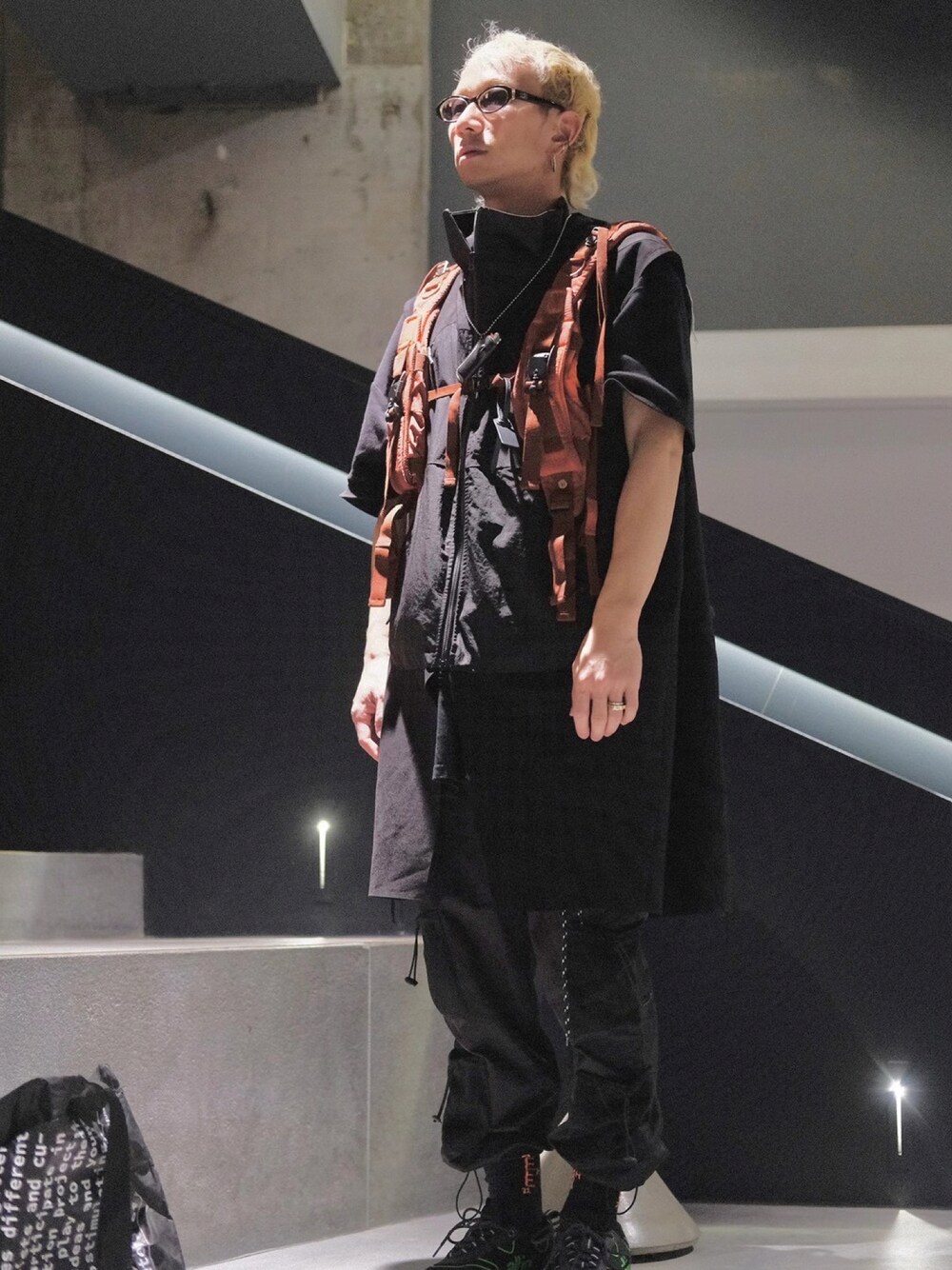 「ootd」｜「hamcusのアイテム（トップス、ブラック系）」を使った、秦然さん（メンズ・175cm）の夏コーディネートの1枚目の写真