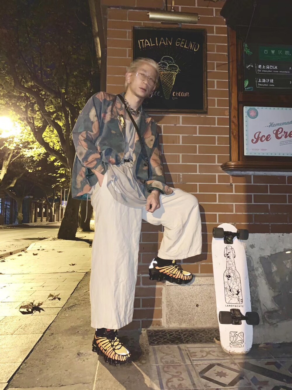 「ootd」｜「NIKEのアイテム（シューズ、オレンジ系）」を使った、秦然さん（メンズ・175cm）の夏コーディネートの1枚目の写真