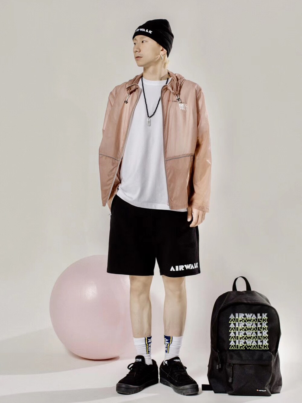 「ootd」｜「AIRWALKのアイテム（トップス、ピンク系）」を使った、秦然さん（メンズ・175cm）の夏コーディネートの1枚目の写真
