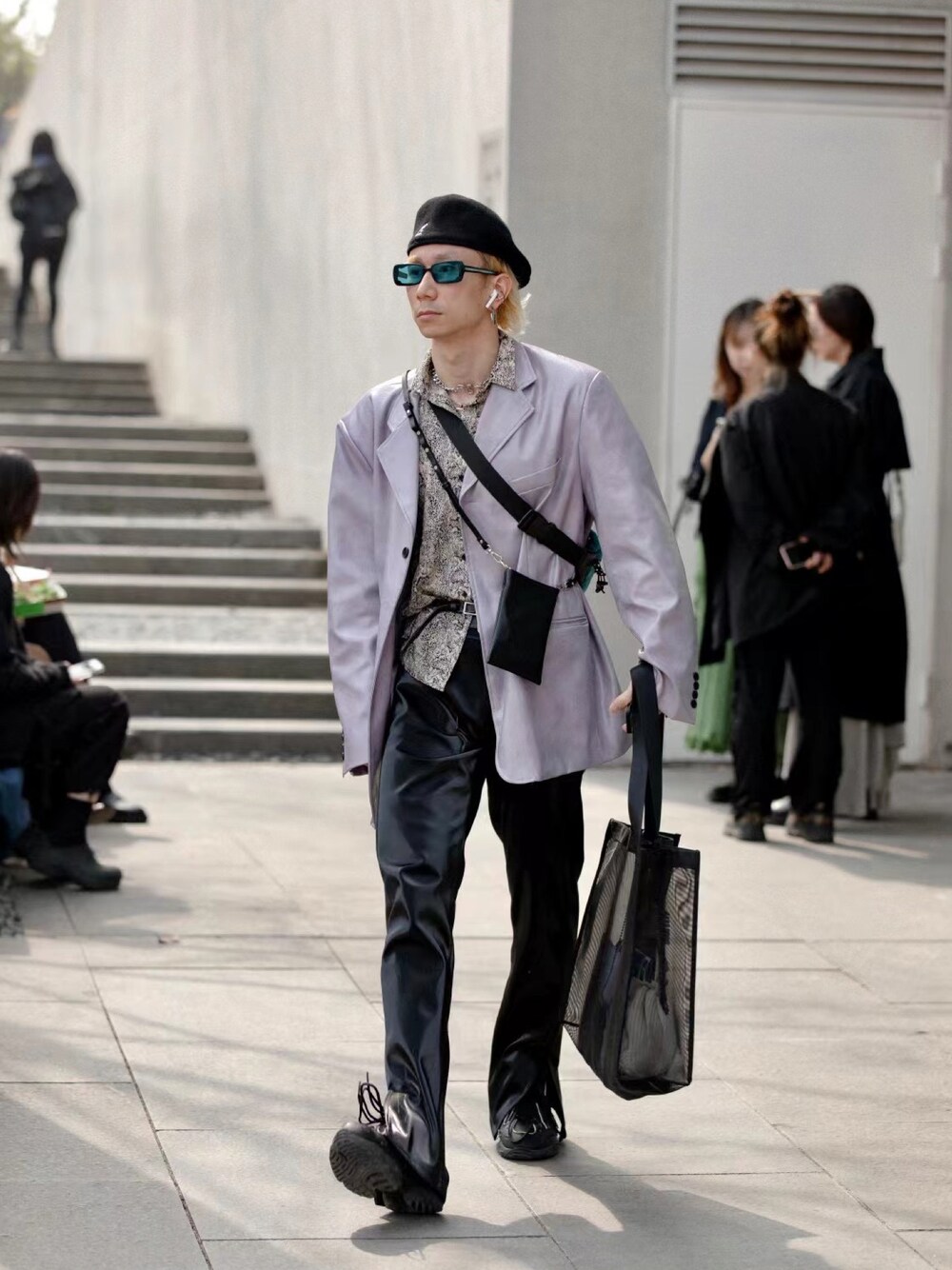 「ootd」｜「ADER errorのアイテム（バッグ、ブラック系）」を使った、秦然さん（メンズ・175cm）の秋コーディネートの1枚目の写真