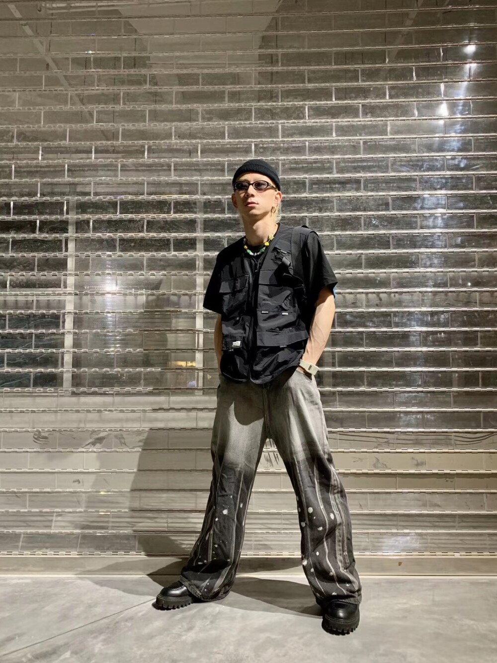 「ootd」｜「MAVENのアイテム（トップス、ブラック系）」を使った、秦然さん（メンズ・175cm）の夏コーディネートの1枚目の写真