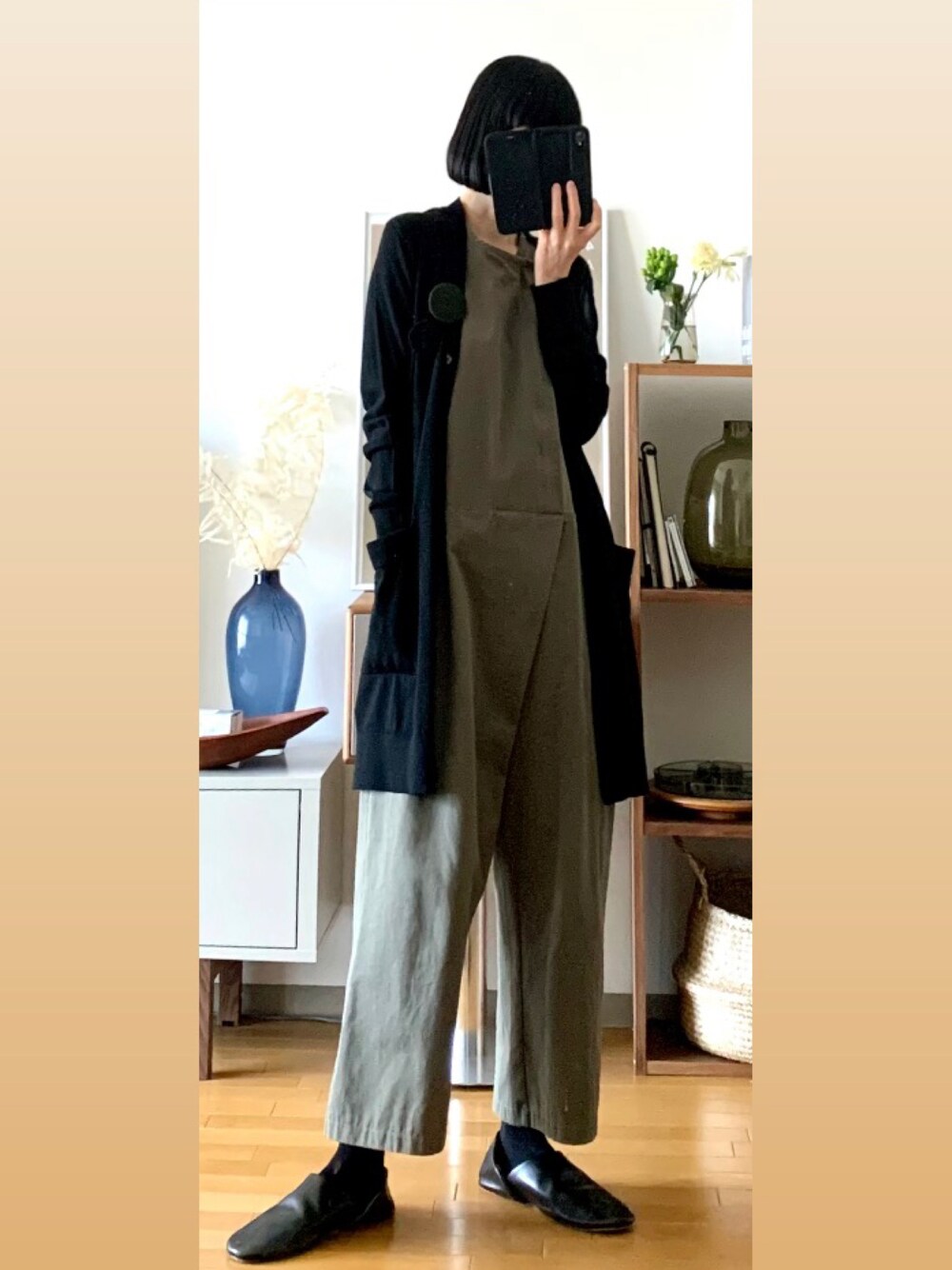 「高身長女子、高身長コーデ、シンプルコーデ、シンプル、オールインワン、今日のコーデ、ラクチンコーデ、アラフィフ、50代ファッション、50代コーデ、モノトーン」｜「antiquaの【patterntorso】オールインワン（つなぎ/オールインワン、グリーン系）」を使った、minako_1027さん（レディース・170cm）の春コーディネートの1枚目の写真