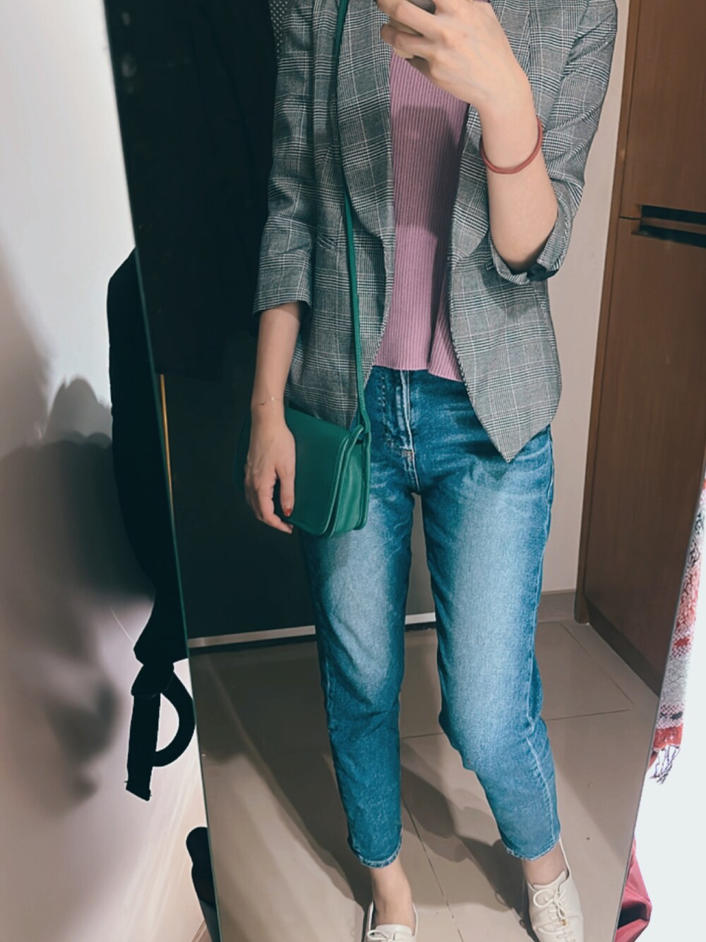 「オトナカジュアル、パンツコーデ、大人ガーリー、ootd」｜「31 Sons de modeのアイテム（ニット/セーター、パープル系）」を使った、ウェイツさん（レディース・163cm）の冬コーディネートの1枚目の写真
