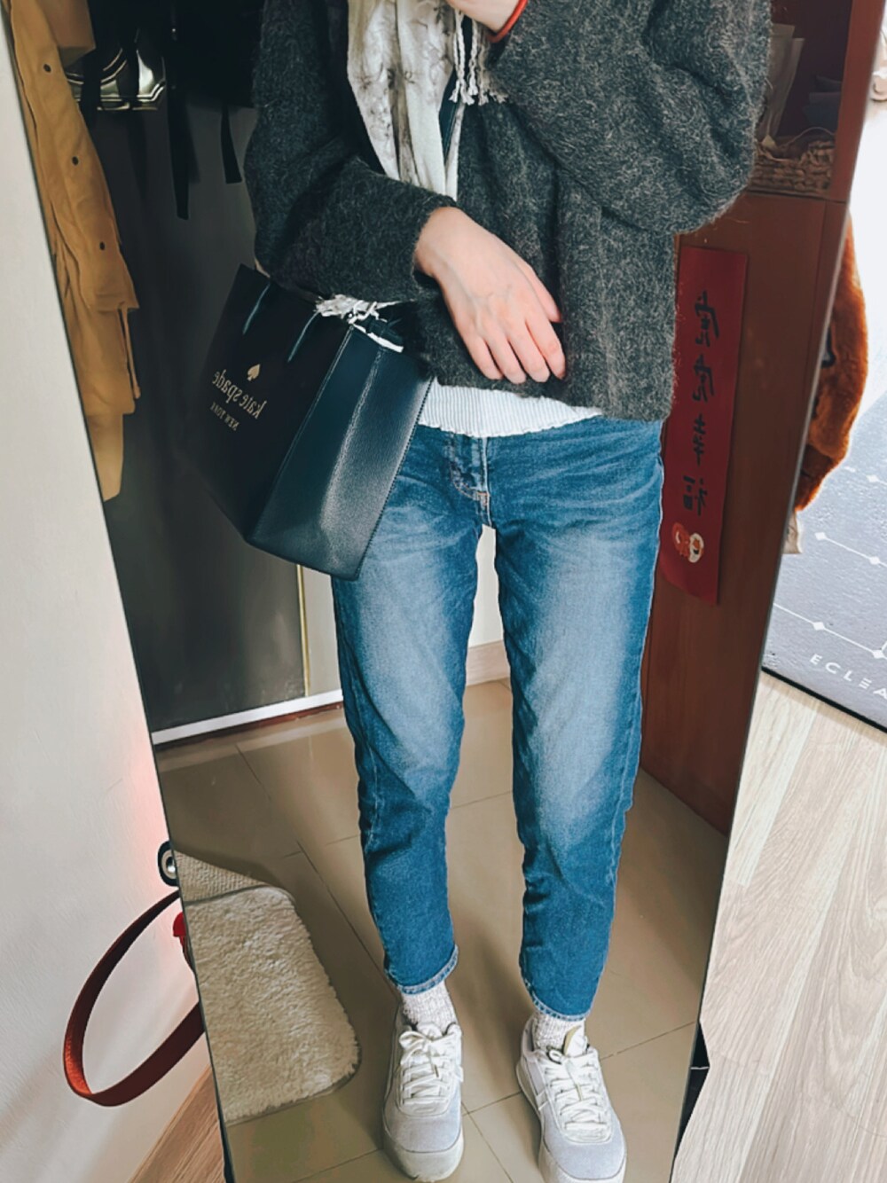 「カジュアル、大人女子、マフラー、ootd、フユコーデ」｜「GLOBAL WORKのアイテム（デニムパンツ、ブルー系）」を使った、ウェイツさん（レディース・163cm）の冬コーディネートの1枚目の写真