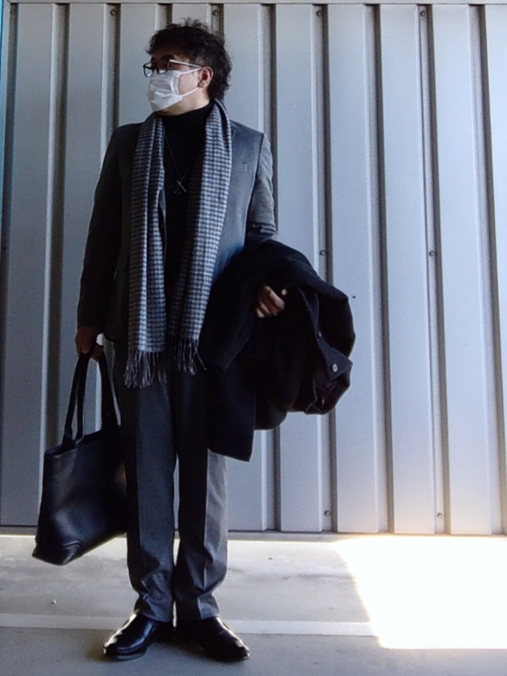 UNIVERSAL LANGUAGEのステンカラーコートを使った人気ファッション