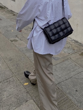 「BOTTEGA VENETA（ボッテガヴェネタ）のアイテム（ショルダーバッグ、ブラック系）」を使った、yingggggggggさん（レディース）の秋コーディネート