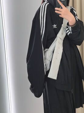 「BOTTEGA VENETA（ボッテガヴェネタ）のアイテム（ショルダーバッグ、グレー系）」を使った、yingggggggggさん（レディース）の秋コーディネート