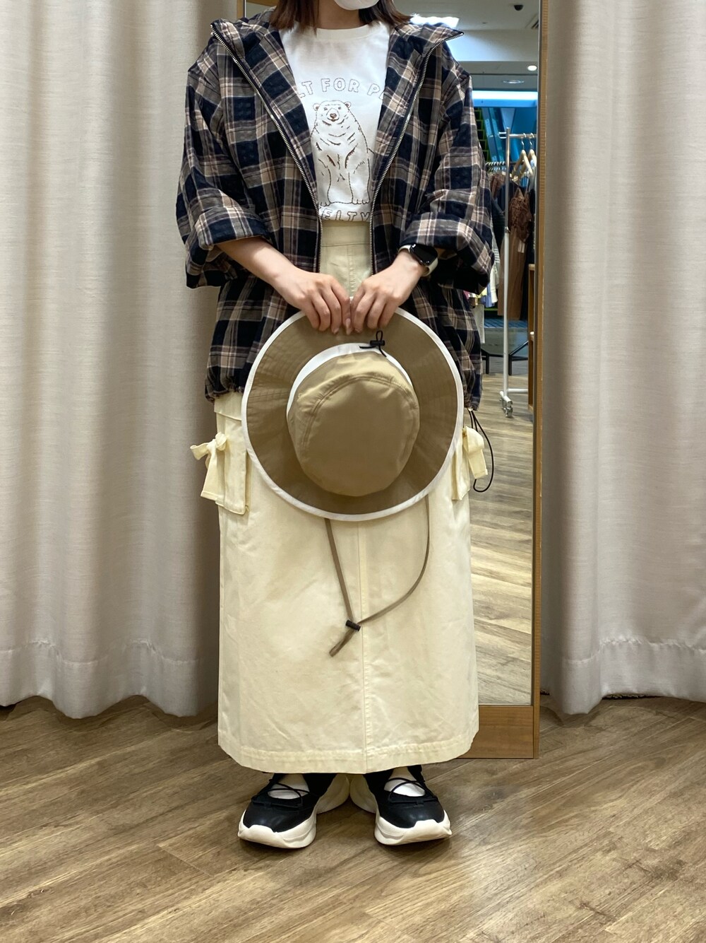 「Samansa Mos2、SM2、サマンサ モスモス(Samansa Mos2)、エスエムツー、KELTY、カジュアル、低身長コーデ、低身長」｜「Samansa Mos2のベルクロスニーカー（スニーカー、ブラック系）」を使った、i.さん（レディース・150cm）の春コーディネートの1枚目の写真