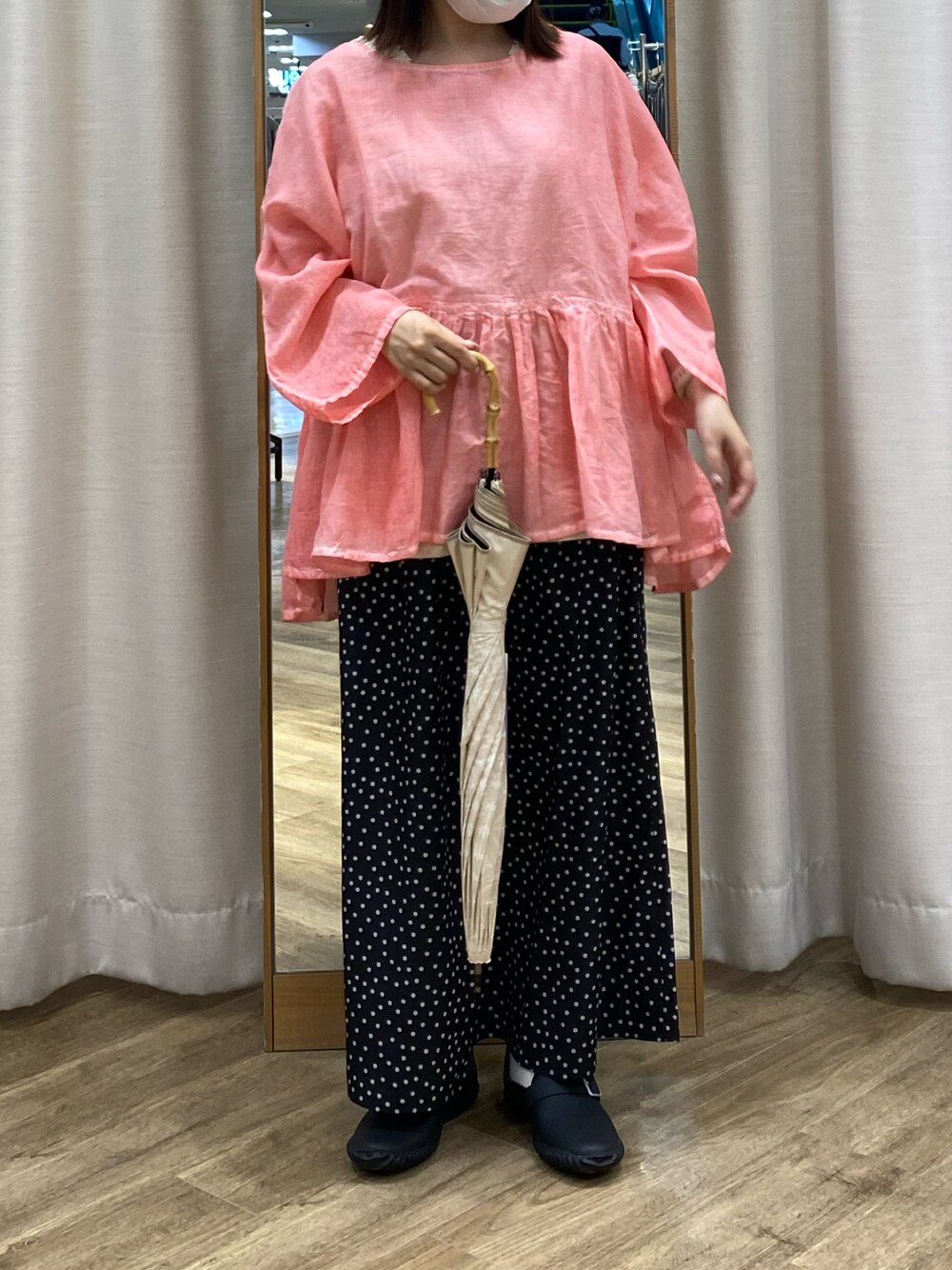 「Samansa Mos2、SM2、Samansa Mos2 home’s、サマンサ モスモス(Samansa Mos2)、エスエムツー、レインシューズ、低身長コーデ、低身長」｜「SM2のインドボイルピグメント加工ギャザーブラウス（シャツ/ブラウス、ピンク系）」を使った、i.さん（レディース・150cm）の春コーディネートの1枚目の写真