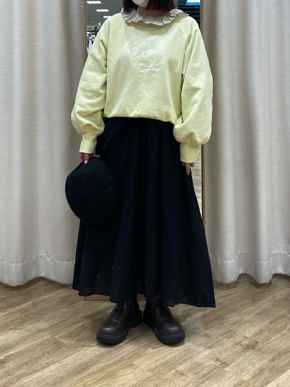 「Samansa Mos2、SM2、サマンサ モスモス(Samansa Mos2)、Kazumi×Samansa Mos2、kazumiコラボ、春コーデ、低身長コーデ、低身長」｜「Samansa Mos2のネコプリント刺繍スウェット（Tシャツ/カットソー、イエロー系）」を使った、i.さん（レディース・150cm）の春コーディネートの1枚目の写真