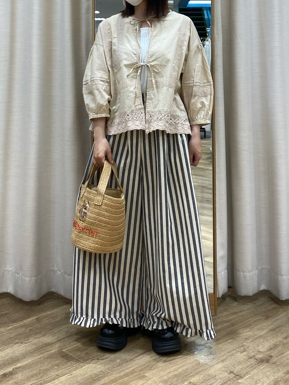 「Samansa Mos2、SM2、サマンサ モスモス(Samansa Mos2)、春コーデ、低身長コーデ、低身長」｜「Samansa Mos2のドッグ刺繍カゴバッグ（ハンドバッグ、ブラウン系）」を使った、i.さん（レディース・150cm）の春コーディネートの1枚目の写真