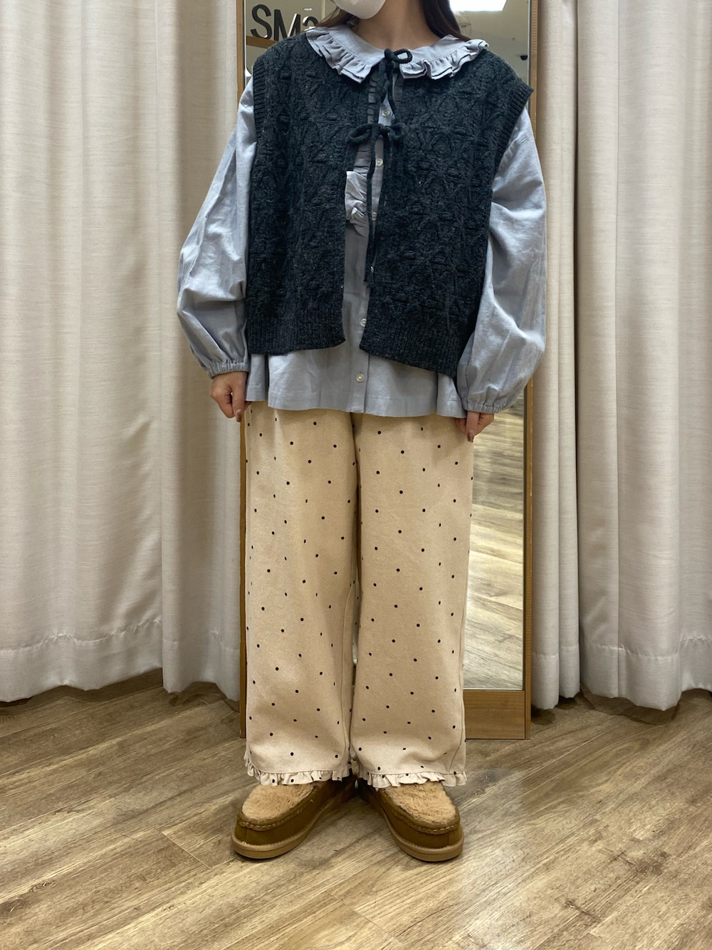 「Samansa Mos2、SM2、サマンサ モスモス(Samansa Mos2)、秋コーデ、ゆべし×SamansaMos2、ゆべしコラボ、ニットベスト、ドットパンツ、低身長、低身長コーデ」｜「Samansa Mos2のフロッキードットプリントパンツ（その他パンツ、ホワイト系）」を使った、i.さん（レディース・150cm）の秋コーディネートの1枚目の写真
