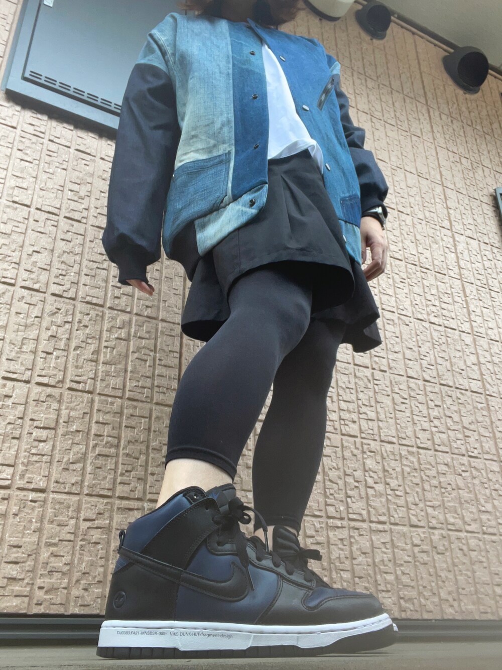「wearhalloween2021、デニムジャケット、パッチワークデニム、API custom、FRAPBOIS、BEAMS、NIKE、fragment、コラボスニーカー、SNKRS」｜「NIKEのアイテム（スニーカー、ブルー系）」を使った、mikiさん（レディース・160cm）の秋コーディネートの1枚目の写真
