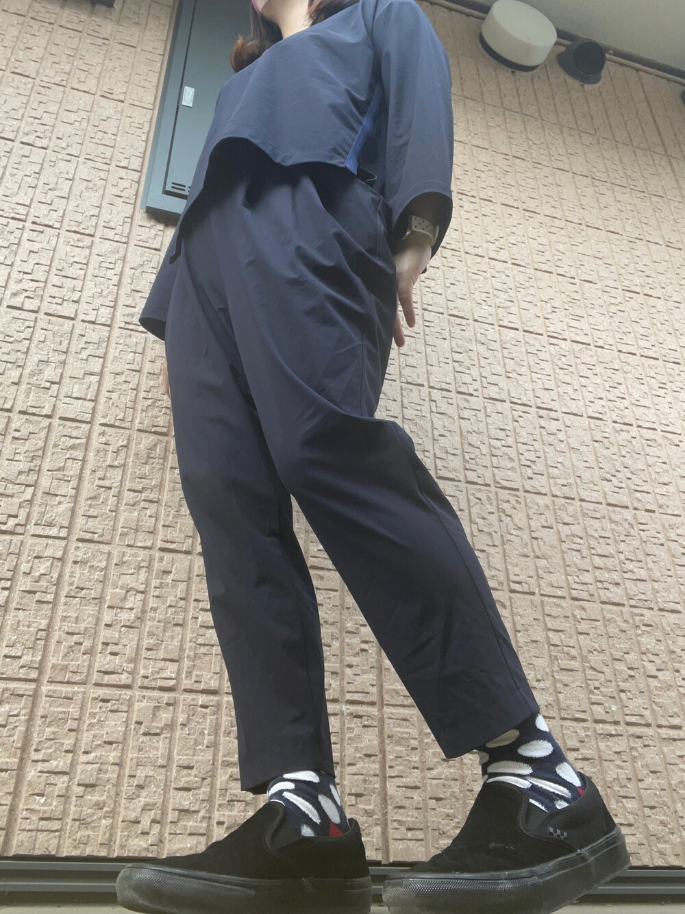 「オトナカジュアル、セットアップ、zucca、happy socks、VANS、スリッポン、オトナ女子、差し色ドット、ドットソックス、おしゃれさんと繋がりたい」｜「ZUCCaのエコニール/ブラウス（シャツ/ブラウス、ブルー系）」を使った、mikiさん（レディース・160cm）の春コーディネートの1枚目の写真