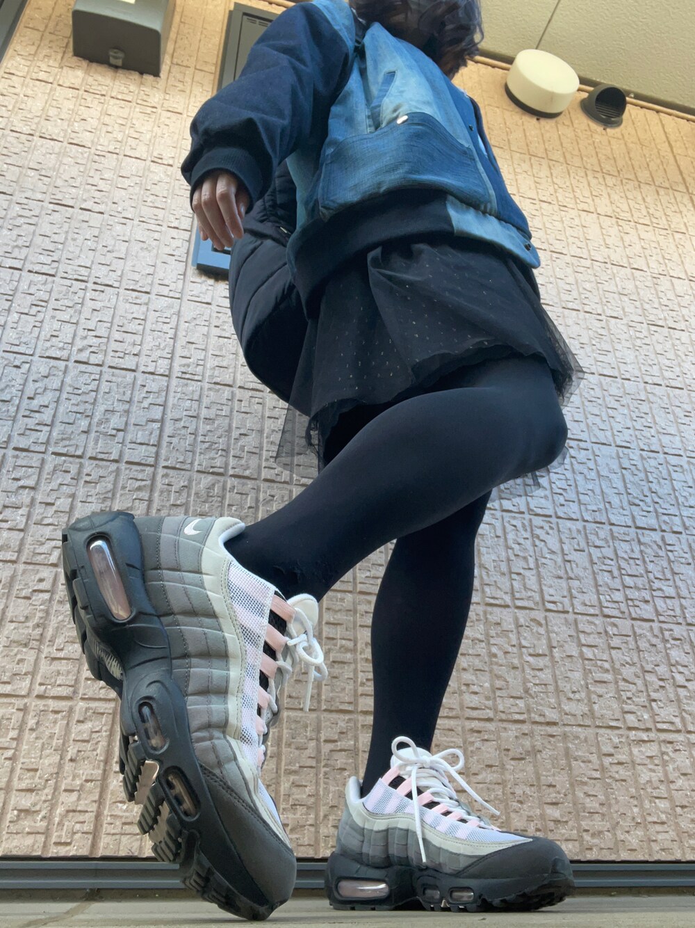 「オトナカジュアル、春コーデ、おしゃれさんと繋がりたい、スニーカー好きと繋がりたい、デニムジャケット、パッチワークデニム、API custom、フランシュリッペ、チュールスカート、AIR MAX、NIKE、スニーカーコーデ、AB tokyo」｜「API customのアイテム（デニムジャケット、ブルー系）」を使った、mikiさん（レディース・160cm）の春コーディネートの1枚目の写真