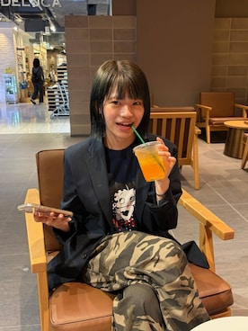 「LOWRYS FARM（ローリーズファーム）のＢｅｔｔｙ　ＴＥＥ  666051（Tシャツ/カットソー、ブルー系）」を使った、yuicoさん（レディース・157cm）の春コーディネート
