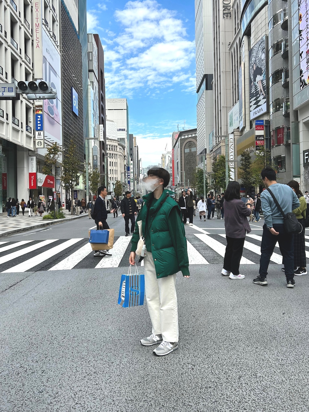 「LL.Bean、GU、Levis、New Balance、996」｜「Levi'sのLevi's/リーバイス 501(R) '90S ホワイト BOOPER NO DAMAGE（デニムパンツ、ホワイト系）」を使った、チさん（レディース・154cm）の秋コーディネートの1枚目の写真
