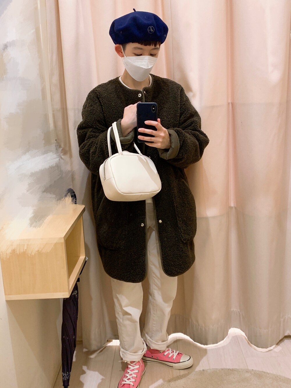 「agnes b.、EMODA、UNIQLO、converse、TIDEWAY」｜「TIDEWAYのICY LEATHER MINI BOSTON（ボストンバッグ、ホワイト系）」を使った、チさん（レディース・153cm）の冬コーディネートの1枚目の写真