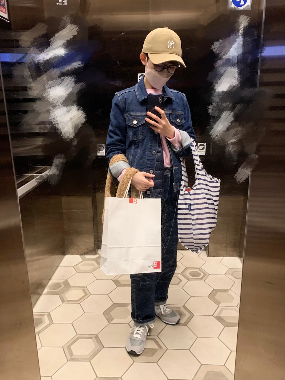 「NEW ERA、agnesb、Levi's、United Athle、NEWBALANCE、996」｜「NEW BALANCEのnew balance/ニューバランス CM996 BG スニーカー グレー（スニーカー、グレー系）」を使った、チさん（レディース・153cm）の秋コーディネートの1枚目の写真