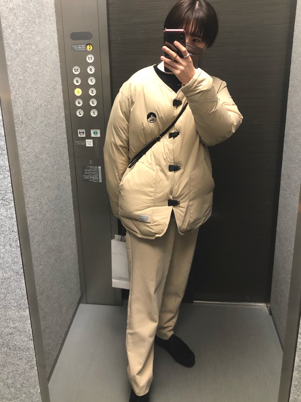 「URBAN RESEARCHのアイテム（パンツ、ホワイト系）」を使った、pipiさん（レディース・155cm）の冬コーディネートの1枚目の写真