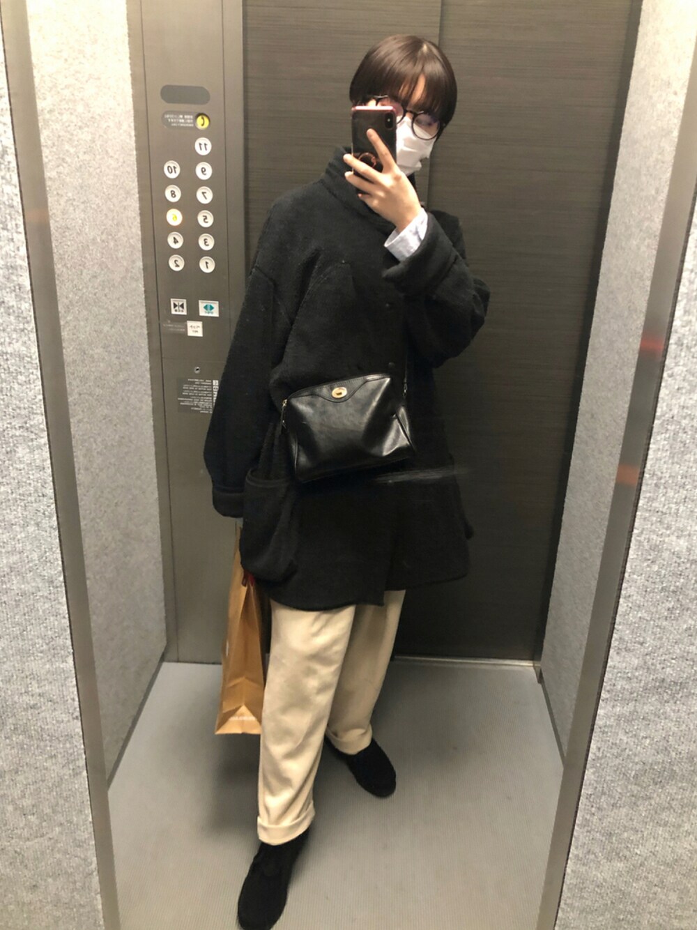 「Clarks Originalsの【Clarks/クラークス】（UN）WALLABEE BOOT（ブーツ、ブラック系）」を使った、pipiさん（レディース・155cm）の冬コーディネートの1枚目の写真