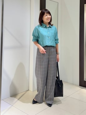 「UNTITLED（アンタイトル）の【秋羽織り/肌に張り付きにくい】シルキータッチシアーシャツ（シャツ/ブラウス、ブルー系）」を使った、wostomoさん（レディース）の秋コーディネート