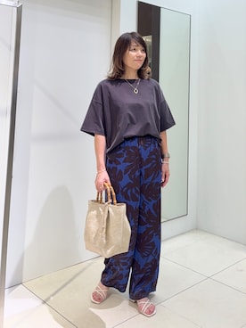 「UNTITLED（アンタイトル）の【セットアップ可/接触冷感】ヴィンテージライクプルオーバー（Tシャツ/カットソー、ブラウン系）」を使った、wostomoさん（レディース）の夏コーディネート