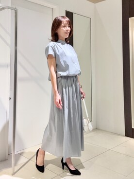 「UNTITLED（アンタイトル）の【セットアップ可/光沢感/前開きボタン】ローンギャザーブラウス（シャツ/ブラウス、ブルー系）」を使った、wostomoさん（レディース）の春コーディネート