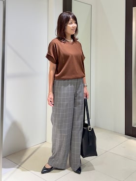「UNTITLED（アンタイトル）の【前後2WAY】ドライタッチコットンプルオーバー（ニット/セーター、ブラウン系）」を使った、wostomoさん（レディース）の秋コーディネート
