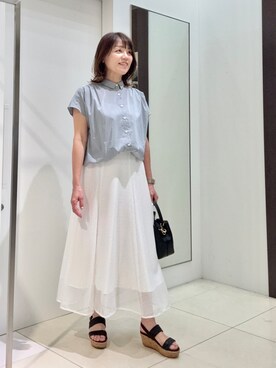 「UNTITLED（アンタイトル）の【セットアップ可/光沢感/前開きボタン】ローンギャザーブラウス（シャツ/ブラウス、ブルー系）」を使った、wostomoさん（レディース）の春コーディネート
