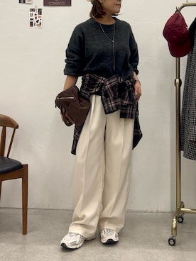 「アイテム（スラックス、ホワイト系）」を使った、noko さん（レディース・155cm）の秋コーディネート