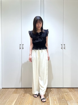 「NATURAL BEAUTY BASIC（ナチュラルビューティーベーシック）のフリルシャーリングペプラムブラウス（シャツ/ブラウス、ブラック系）」を使った、kannaさん（レディース・157cm）の夏コーディネート