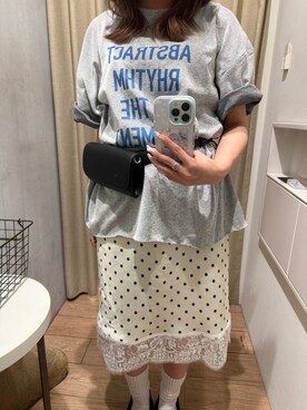「LOWRYS FARM（ローリーズファーム）のメランジロゴTEE　1048840（Tシャツ/カットソー、グレー系）」を使った、華笑さんの夏コーディネート