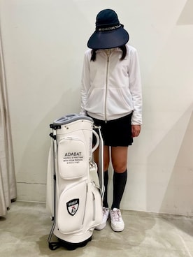 「adabat（アダバット）の2WAYワイドサンバイザー【UVカット】（ハット、ブラック系）」を使った、こまさん（レディース・165cm）の秋コーディネート
