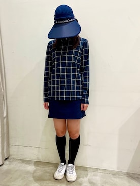 「adabat（アダバット）の2WAYワイドサンバイザー【UVカット】（ハット、ブルー系）」を使った、こまさん（レディース・165cm）の秋コーディネート