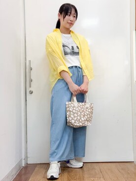 「SHOO・LA・RUE（シューラルー）の【体型カバー】ふんわり質感 やわらかこなれシアーシャツ（Shirts、イエロー系）」を使った、栗山 花凜さん（レディース）の春コーディネート