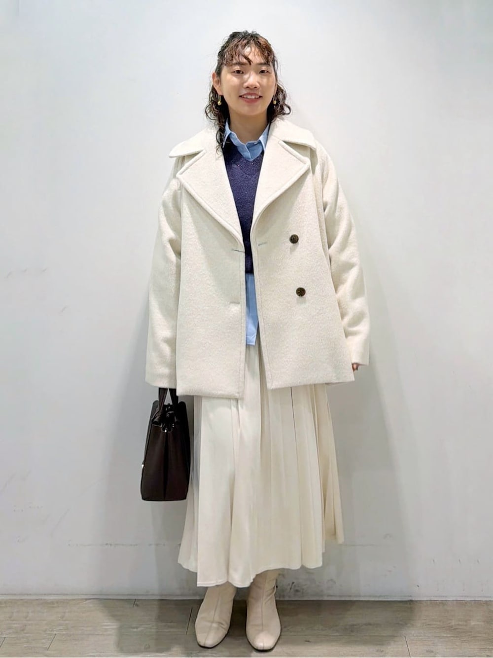 カシミヤブレンドウールミドルピーコートを使った人気ファッション