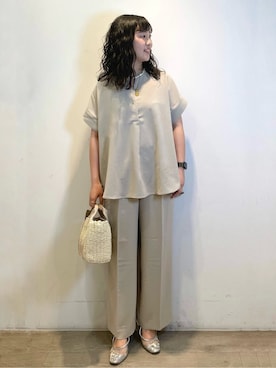 「アイテム（ショルダーバッグ、ゴールド系）」を使った、sumicaさん（レディース・157cm）の春コーディネート