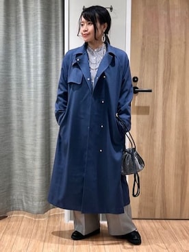 「アイテム（トレンチコート、ブルー系）」を使った、よっしーさん（レディース・155cm）の冬コーディネート