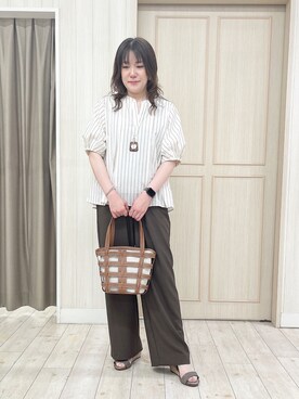 「SHOO・LA・RUE（シューラルー）の【洗濯後しわになりにくい/S-LL/インせず着られる】自然に体型カバー 麻調ペプラムブラウス（シャツ/ブラウス、ベージュ系）」を使った、kaneさん（レディース・158cm）の春コーディネート