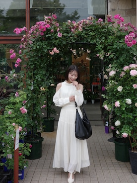 「TONER（トナー）のリラックスショルダーバッグ/ロゴプレート付き（ショルダーバッグ、ブラック系）」を使った、asupiさん（レディース・154cm）の春コーディネート