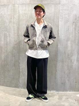 「JOURNAL STANDARD（ジャーナルスタンダード）のデニム トラッカー LOT206X（デニムジャケット、グレー系）」を使った、小山さん（メンズ・171cm）の春コーディネート