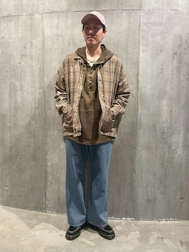 「JOURNAL STANDARD（ジャーナルスタンダード）のヘイジー ミスト ヘム カット デニム（デニムパンツ、ブルー系）」を使った、小山さん（メンズ・171cm）の春コーディネート
