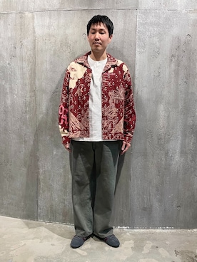 「JOURNAL STANDARD（ジャーナルスタンダード）のヘイジー ミスト ヘム カット デニム（デニムパンツ、ブルー系）」を使った、小山さん（メンズ・171cm）の春コーディネート