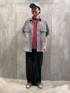 「JOURNAL STANDARD（ジャーナルスタンダード）のTR ストライプ オーバー パンツ（スラックス、ブラック系）」を使った、小山さん（メンズ・171cm）の春コーディネート