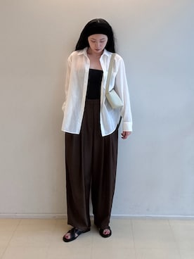 「IENA（イエナ）の《洗濯機洗い可》UVカット/接触冷感 ツイルコクーンスラックス（スラックス、ブラウン系）」を使った、tomoさん（レディース・165cm）の春コーディネート