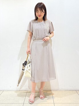「アイテム（長傘、ベージュ系）」を使った、reoさん（レディース・157cm）の夏コーディネート