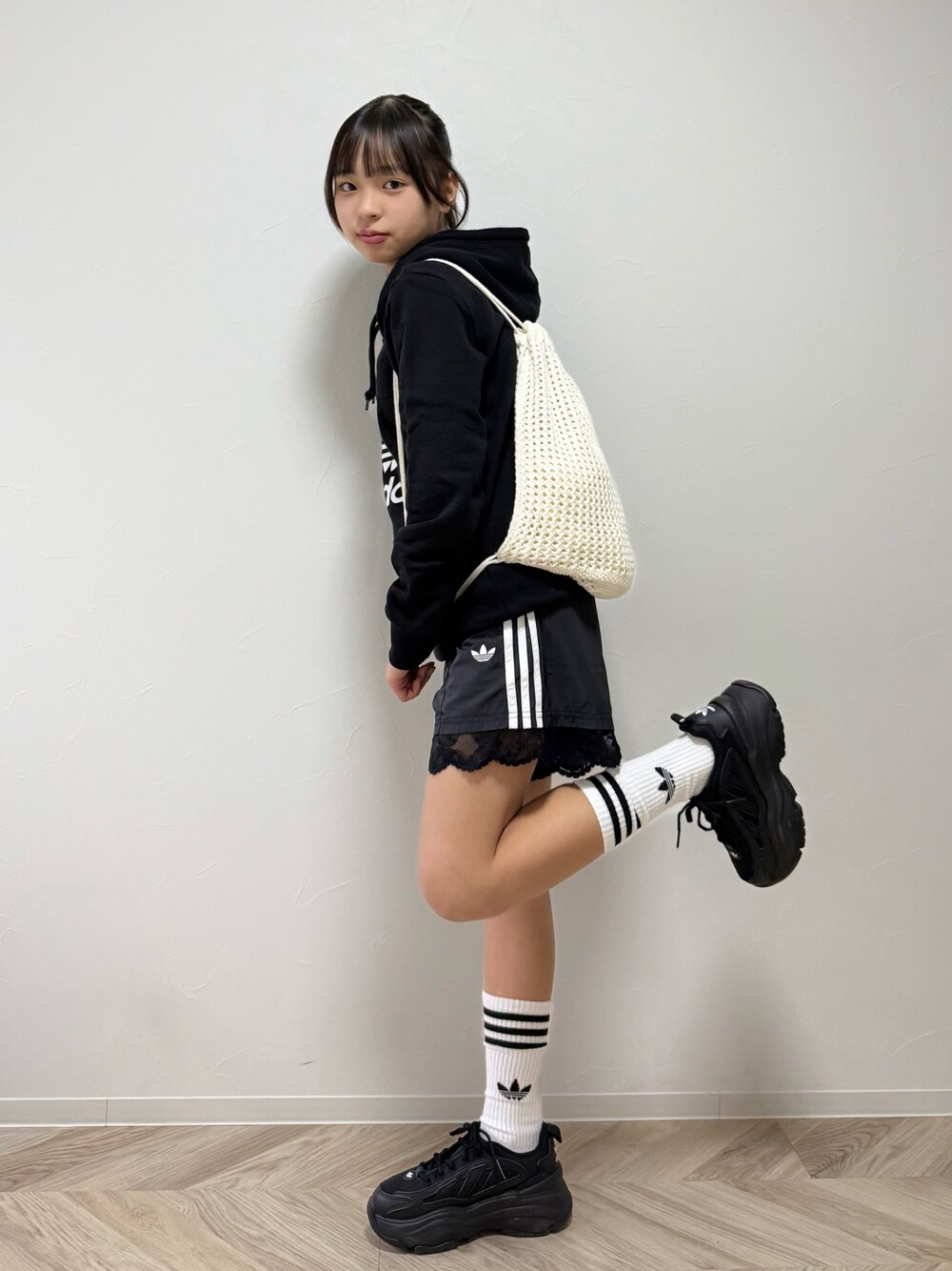 adidas オリジナル　レーストリムパンツ　S ショーパン adidas（アディダス）の「レース トリム スリーストライプス ショーツ