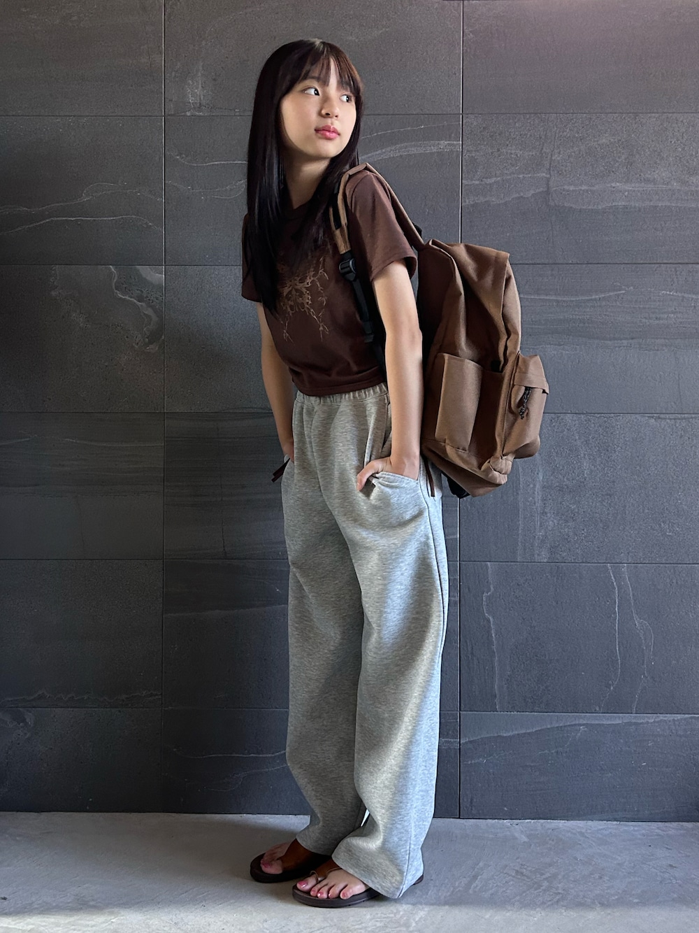 スウェットパンツ（グレー系）を使った「チビT」の人気ファッション